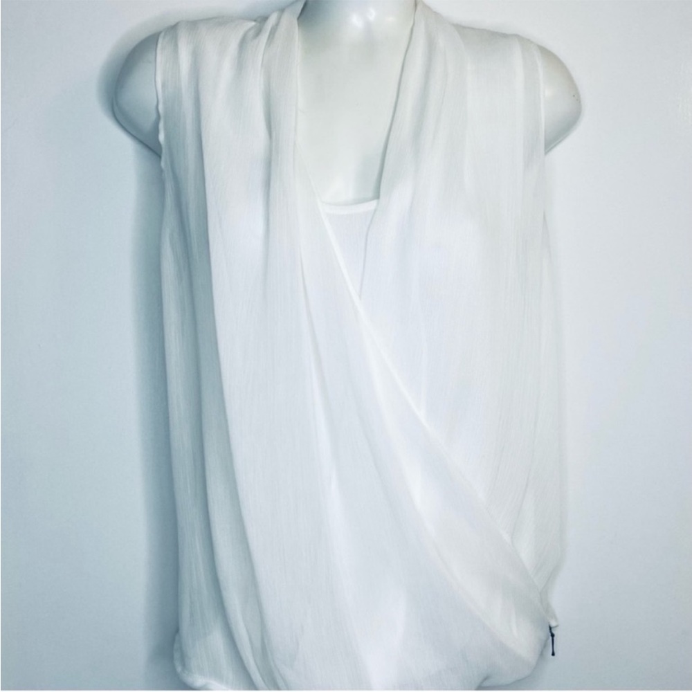 BANANA REPUBLIC White Sleeveless Blouse